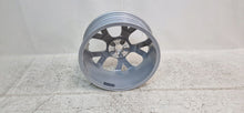 Laden Sie das Bild in den Galerie-Viewer, 1x Alufelge 17 Zoll 6.5" 5x100 48ET Glanz Silber 6F9601205H Seat Ibiza I FEL5096077604bz