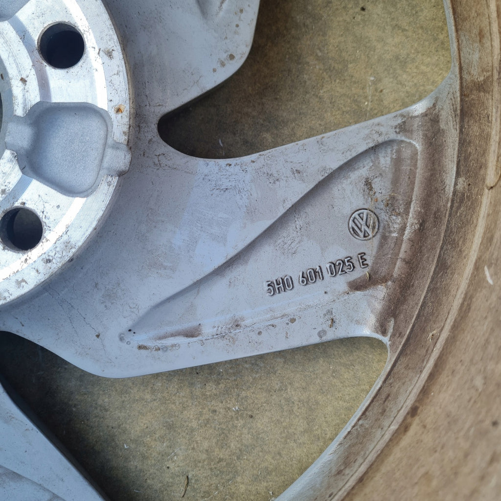 1x Alufelge 17 Zoll 7.5" 5x112 5H0601025E VW Golf Rim Wheel