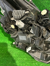 Load image into Gallery viewer, Frontscheinwerfer Toyota Corolla 81150-02S70 Full LED Links Headlight SCH7344872390aa