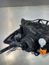 Laden Sie das Bild in den Galerie-Viewer, Frontscheinwerfer Mazda 3 I MAA77084 Rechts Scheinwerfer Headlight