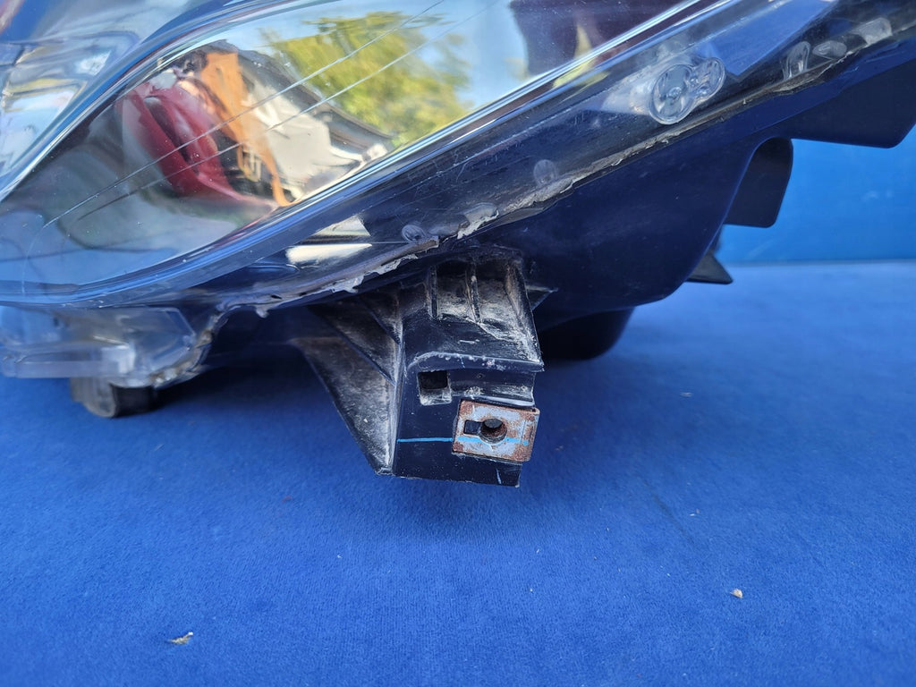 Frontscheinwerfer Mitsubishi L200 8301D153 Ein Stück (Rechts oder Links)