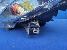 Load image into Gallery viewer, Frontscheinwerfer Mitsubishi L200 8301D153 Ein Stück (Rechts oder Links)