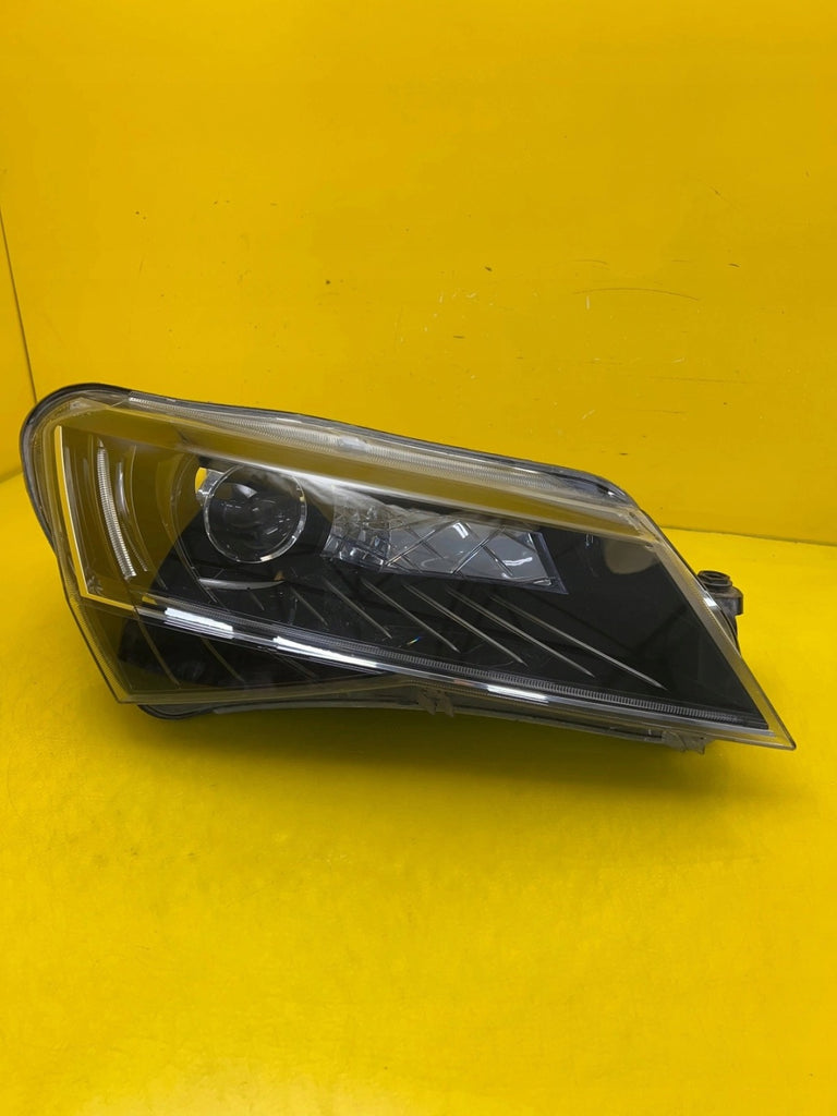 Frontscheinwerfer Skoda Superb III 3V1941016B Xenon Rechts Headlight SCH9030971402pa