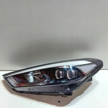 Laden Sie das Bild in den Galerie-Viewer, Frontscheinwerfer Hyundai Tucson 92101D7201 D30LD792122010 Links Headlight