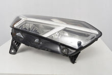 Laden Sie das Bild in den Galerie-Viewer, Frontscheinwerfer Dacia Sandero III 260107978R Rechts Scheinwerfer Headlight