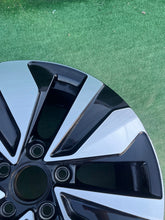 Laden Sie das Bild in den Galerie-Viewer, 1x Alufelge 17 Zoll 7.0&quot; 5x112 45ET Glanz Silber 2GA601025AR Mg T-Roc Rim Wheel