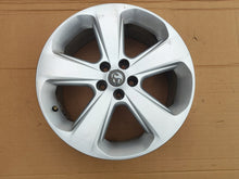 Laden Sie das Bild in den Galerie-Viewer, 1x Alufelge 18 Zoll 7.0" 5x105 38ET Glanz Silber 95181597 Opel Mokka Rim Wheel FEL1643142781id