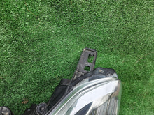 Laden Sie das Bild in den Galerie-Viewer, Frontscheinwerfer Citroën Berlingo 9806306580 Ein Stück (Rechts oder Links)