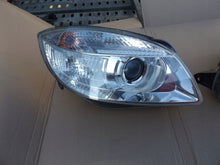 Laden Sie das Bild in den Galerie-Viewer, Frontscheinwerfer Skoda Fabia II 1EL24702505 Ein Satz Scheinwerfer Headlight