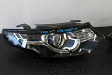 Laden Sie das Bild in den Galerie-Viewer, Frontscheinwerfer Land Rover I Sport FK72-13W029-EE FK72-13W030-EE Ein Satz SCH8982001406uo