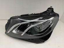 Laden Sie das Bild in den Galerie-Viewer, Frontscheinwerfer Mercedes-Benz W213 A2139064004 Ein Stück (Rechts oder Links) SCH4223305865ka