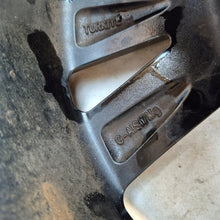 Laden Sie das Bild in den Galerie-Viewer, 1x Alufelge 17 Zoll 7.0&quot; 5x112 PW457-02001 Toyota Rim Wheel