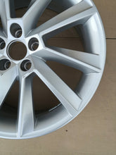 Load image into Gallery viewer, 1x Alufelge 17 Zoll 6.5" 5x100 40ET Glanz Silber 657601025 Skoda Scala Rim Wheel FEL8047061427mk