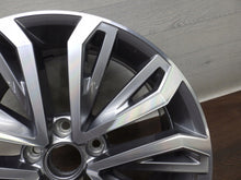 Laden Sie das Bild in den Galerie-Viewer, 1x Alufelge 18 Zoll 7.0&quot; 5x112 45ET Glanz 2GA601025E Mg T-Roc Rim Wheel