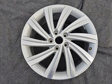 Load image into Gallery viewer, 1x Alufelge 18 Zoll 7.5" 5x112 48ET Glanz Silber 5E3601025J Skoda Octavia 5e3 Iv FEL1579918062kl