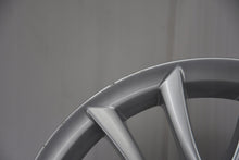 Laden Sie das Bild in den Galerie-Viewer, 1x Alufelge 18 Zoll 8.0" 5x120 34ET Glanz Silber 74906987 BMW 1 Rim Wheel FEL4395561179ng