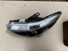 Laden Sie das Bild in den Galerie-Viewer, Frontscheinwerfer Mercedes-Benz Vito W447 A4479067700 Links Headlight SCH7853120654qx