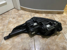 Laden Sie das Bild in den Galerie-Viewer, Frontscheinwerfer Kia Proceed J792111020 Rechts Scheinwerfer Headlight