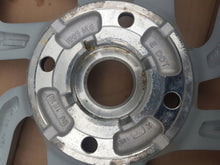 Laden Sie das Bild in den Galerie-Viewer, 1x Alufelge 16 Zoll 6.5" 4x108 20ET Matt Silber 39007897 Opel Crossland X FEL6915965467cy