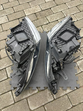 Load image into Gallery viewer, Frontscheinwerfer Renault Megane III 260103187R 260602446R Rechts oder Links SCH2013882451vj