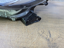 Laden Sie das Bild in den Galerie-Viewer, Frontscheinwerfer Toyota IV Yaris EUK0-8 LED Links Scheinwerfer Headlight SCH8147744946jn