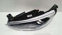 Laden Sie das Bild in den Galerie-Viewer, Frontscheinwerfer Ford Focus JX7B-13E015-AD Links Scheinwerfer Headlight