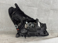 Laden Sie das Bild in den Galerie-Viewer, Frontscheinwerfer Opel Astra H Xenon Links Scheinwerfer Headlight SCH3859007997so