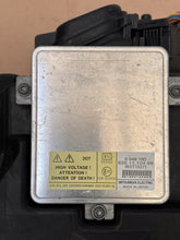 Laden Sie das Bild in den Galerie-Viewer, Frontscheinwerfer BMW E91 E90 6942737 6948180 Xenon Rechts oder Links