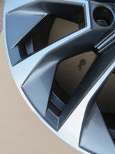 Load image into Gallery viewer, 1x Alufelge 17 Zoll 7.0" 5x112 45ET Glanz 57A601025AR Skoda Karoq Rim Wheel FEL6323220599hz