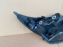 Laden Sie das Bild in den Galerie-Viewer, Frontscheinwerfer Toyota Aygo X 3329318 Links Scheinwerfer Headlight SCH8586436837bm