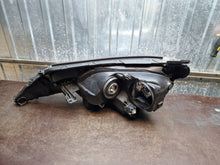 Laden Sie das Bild in den Galerie-Viewer, Frontscheinwerfer Toyota W0836 Ein Satz Scheinwerfer Headlight