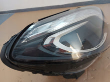 Laden Sie das Bild in den Galerie-Viewer, Frontscheinwerfer Mercedes-Benz W246 A2468207261 Xenon Rechts Headlight SCH3200472239xb