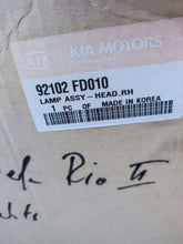 Load image into Gallery viewer, Frontscheinwerfer Kia Rio II 92102FD010 Rechts Scheinwerfer Headlight