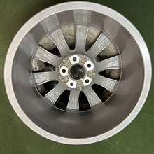 Load image into Gallery viewer, 1x Alufelge 17 Zoll 7.0" 5x112 34ET Glanz Silber 80A601025 Audi Rim Wheel FEL8265701321is