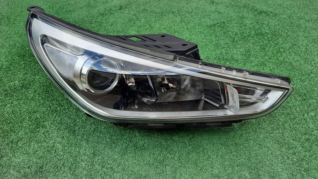 Frontscheinwerfer Hyundai I30 III 92102-G4020 Halogen Rechts Headlight