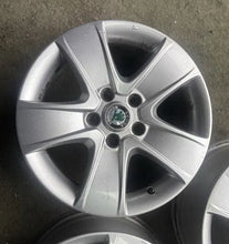 Laden Sie das Bild in den Galerie-Viewer, 1x Alufelge 16 Zoll 6.5&quot; 5x112 50ET 1Z0601025T Skoda Octavia Rim Wheel