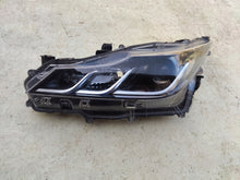 Laden Sie das Bild in den Galerie-Viewer, Frontscheinwerfer Toyota Corolla 19345F 81150-02T31-00 236544581 LED Links