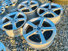 Laden Sie das Bild in den Galerie-Viewer, 4x Alufelge 17 Zoll 6.5" 5x112 44ET Glanz Silber A1774011200 Mercedes-Benz Cla FEL9499772097yw
