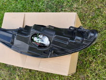 Laden Sie das Bild in den Galerie-Viewer, Frontscheinwerfer Ford Fiesta I 1EJ24704501 8A6113W030AF Links Headlight SCH7644227574nl