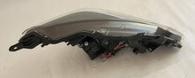 Laden Sie das Bild in den Galerie-Viewer, Frontscheinwerfer Toyota Yaris Links Scheinwerfer Headlight