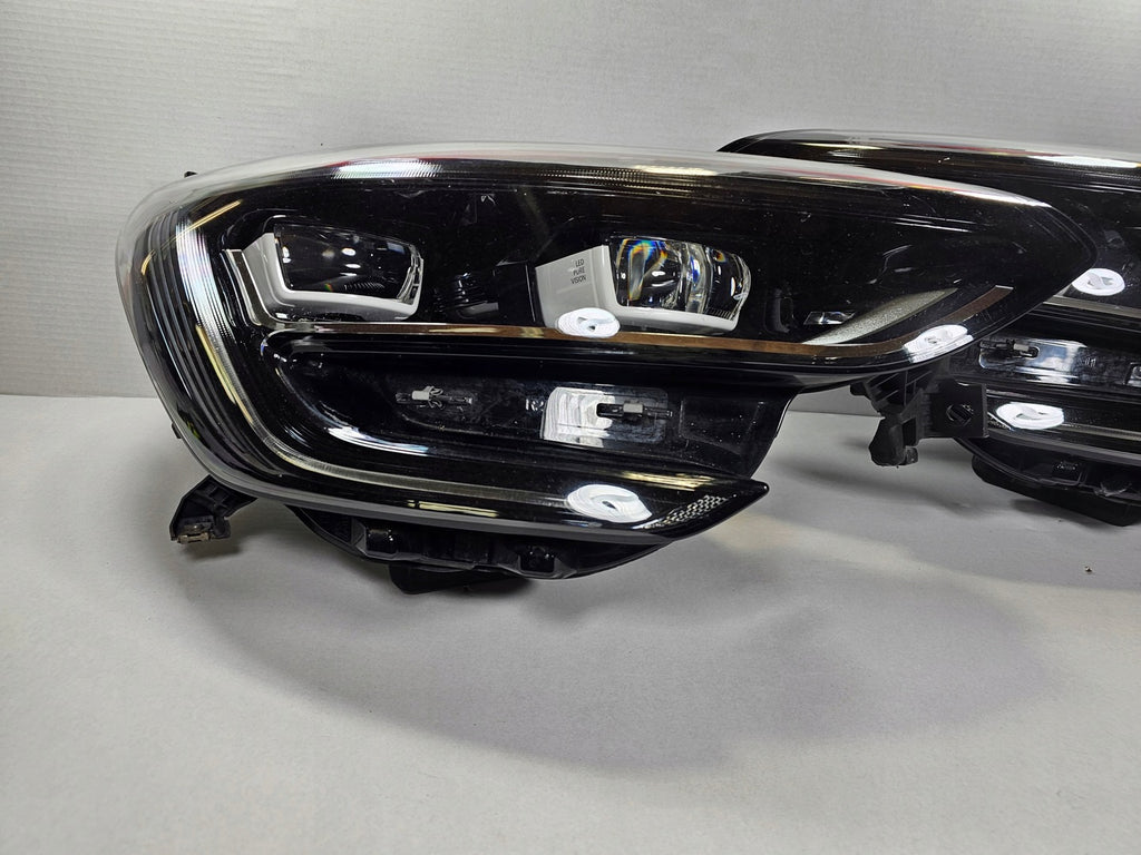 Frontscheinwerfer Renault Megane IV 260601197R 260104596R Ein Satz Headlight SCH6145630336km