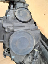 Load image into Gallery viewer, Frontscheinwerfer Ford Focus F1EB-13W029-AD Rechts Scheinwerfer Headlight