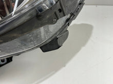 Laden Sie das Bild in den Galerie-Viewer, Frontscheinwerfer Mercedes-Benz A2468207761 Ein Satz Scheinwerfer Headlight SCH6082126066yu
