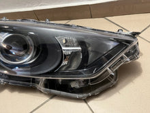 Laden Sie das Bild in den Galerie-Viewer, Frontscheinwerfer Toyota 4 Yaris Rechts Scheinwerfer Headlight SCH4706819886jd