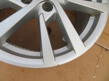 Laden Sie das Bild in den Galerie-Viewer, 1x Alufelge 17 Zoll 7.5" 5x112 51ET Glanz Silber 8V0601025CS Audi A3 Rim Wheel FEL2151416515nv