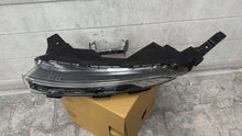 Load image into Gallery viewer, Frontscheinwerfer Hyundai Bayon Rechts Scheinwerfer Headlight