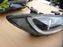 Load image into Gallery viewer, Frontscheinwerfer Hyundai Elantra 92102-F2 Rechts Scheinwerfer Headlight