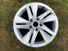 Load image into Gallery viewer, 1x Alufelge 16 Zoll 7.0&quot; 5x112 48ET Glanz Silber 5H0601025 Vw Rim Wheel