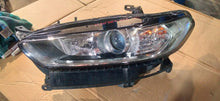 Laden Sie das Bild in den Galerie-Viewer, Frontscheinwerfer Ford Mondeo ES73-13W030EA Ein Stück (Rechts oder Links) SCH3486324318lh