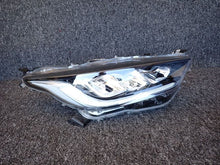 Load image into Gallery viewer, Frontscheinwerfer Toyota Yaris Rechts Scheinwerfer Headlight